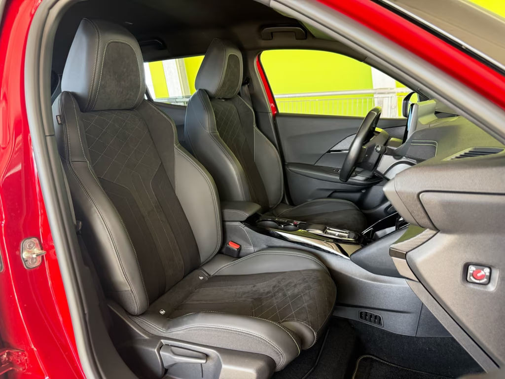 Peugeot e-2008