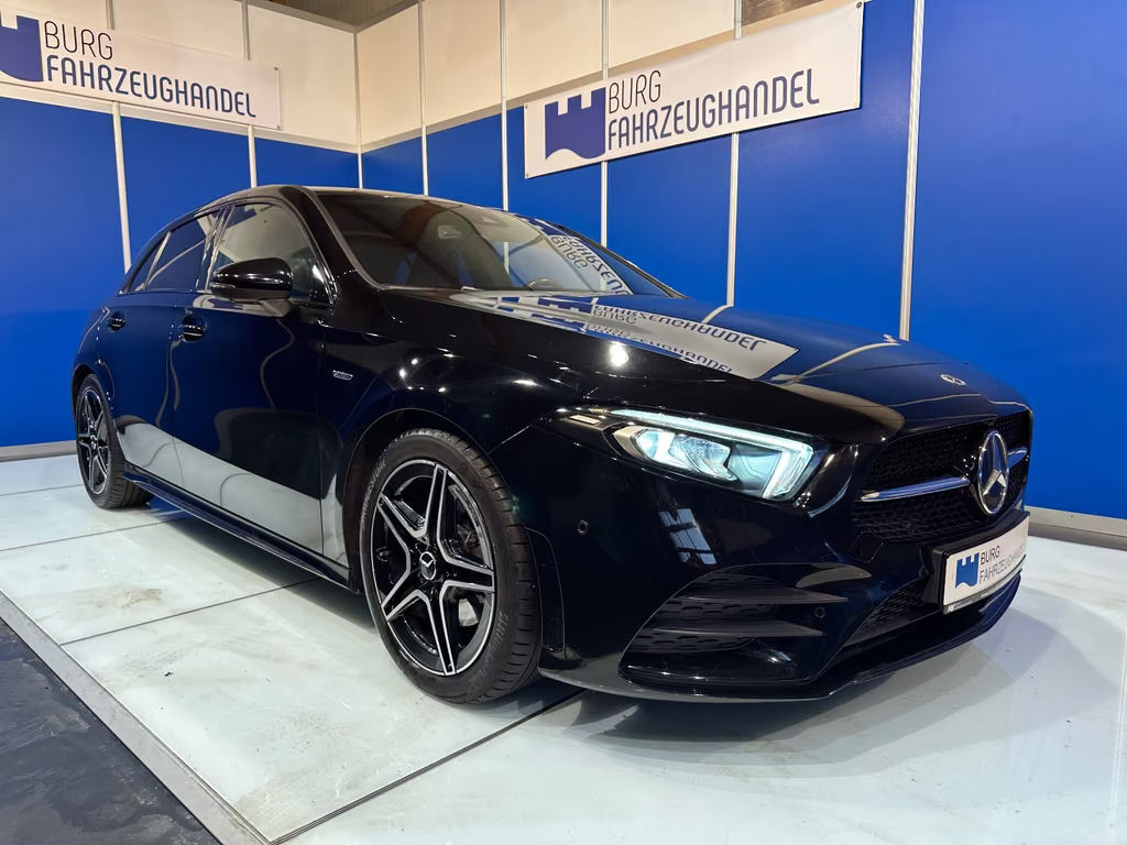 Mercedes-Benz A-Klasse A 220 AMG Line A 220 d