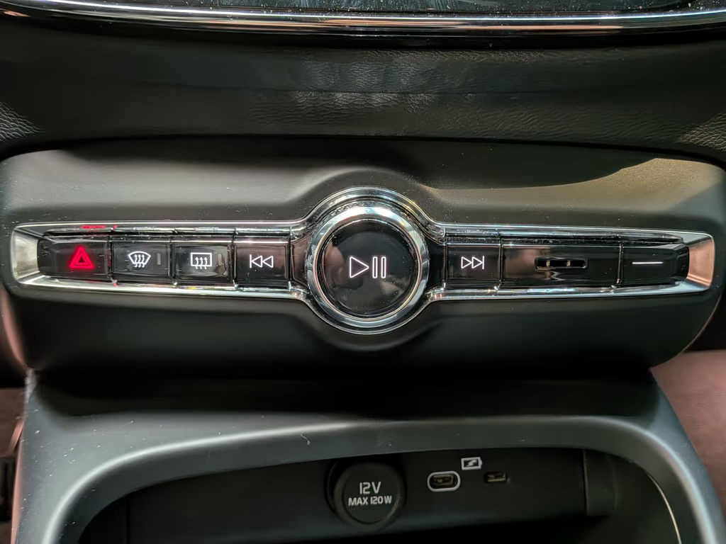 Volvo EX40
