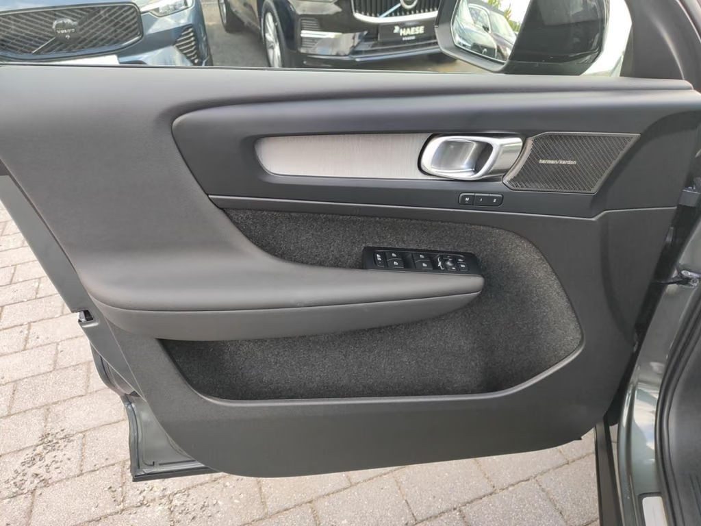 Volvo EX40