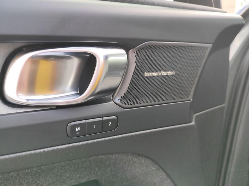 Volvo EX40