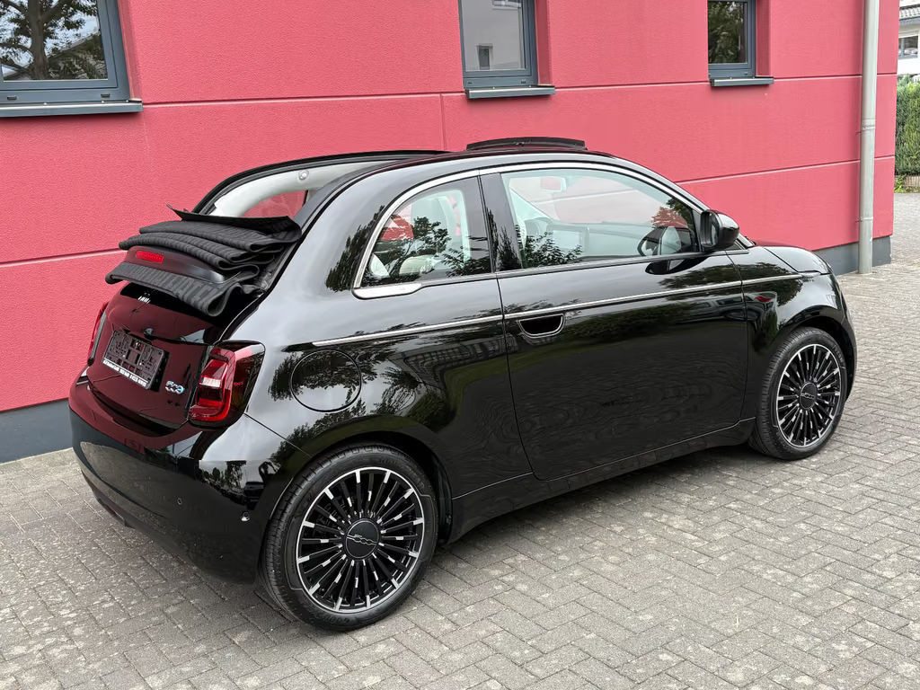 Fiat 500e La Prima