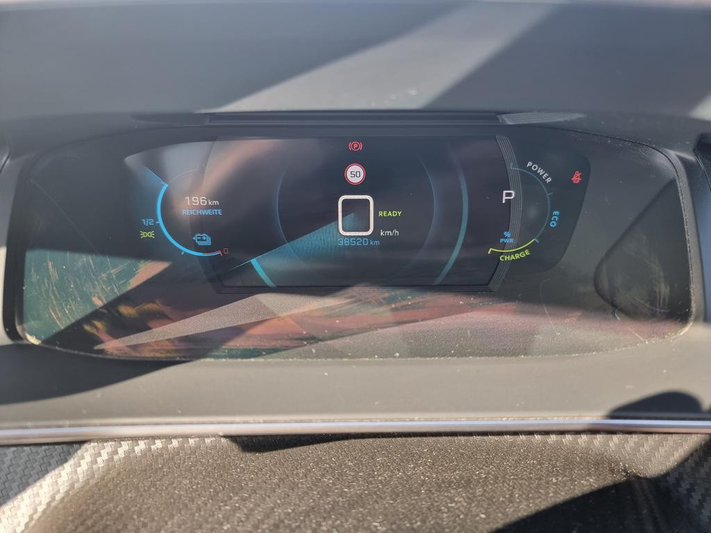 Peugeot e-2008