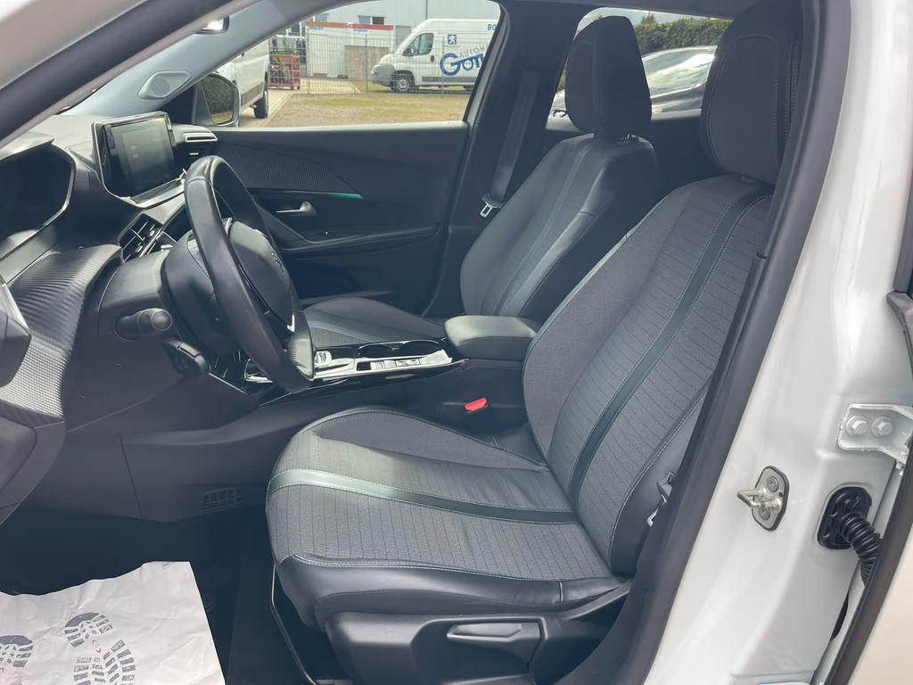 Peugeot e-2008