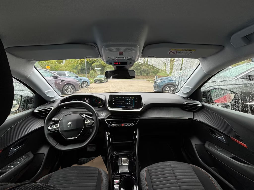 Peugeot e-208