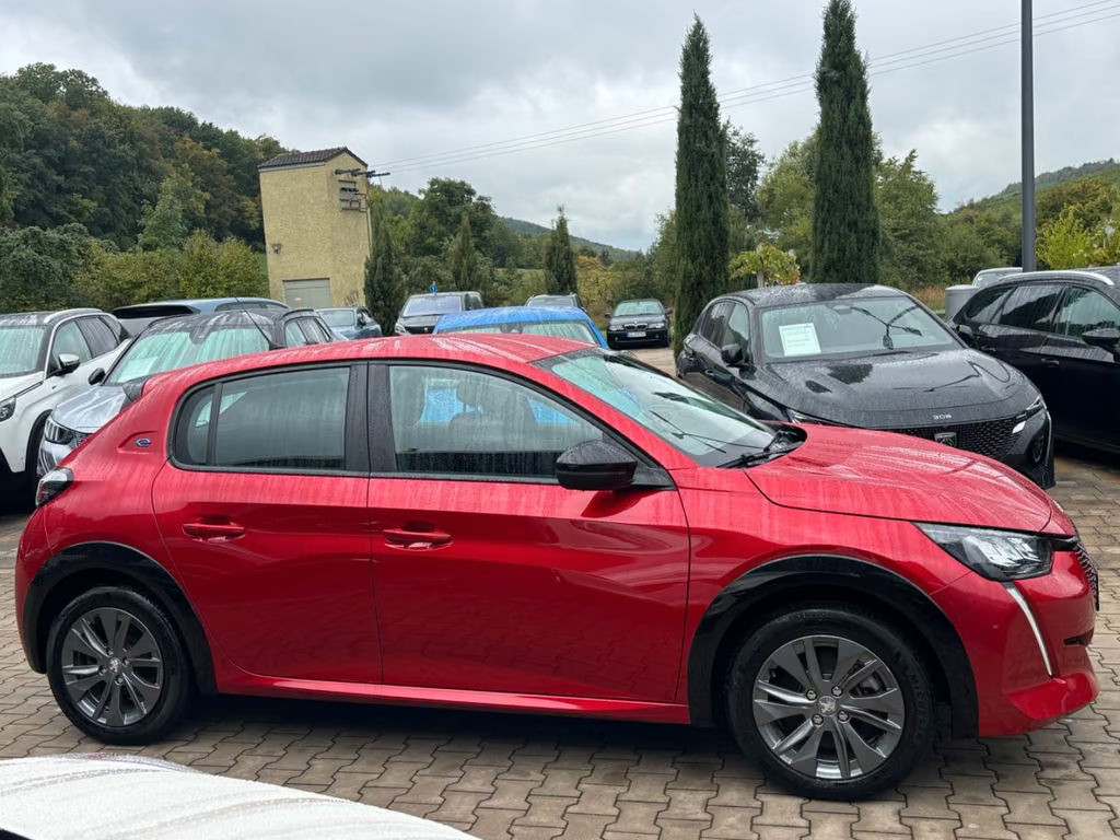 Peugeot e-208