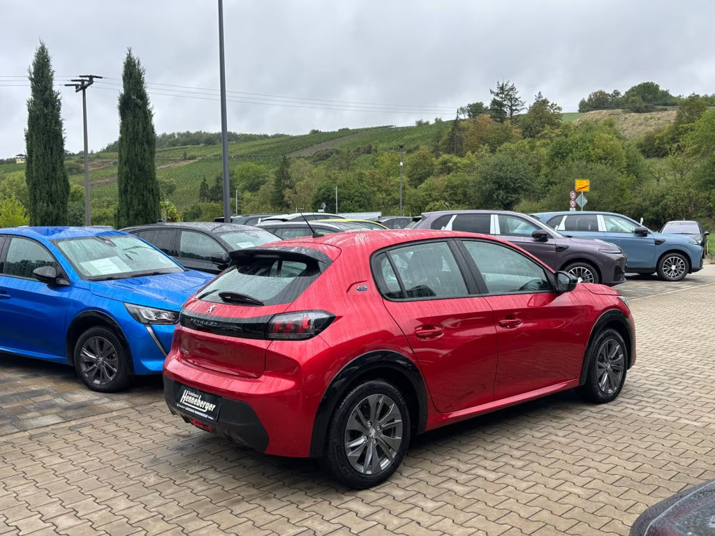 Peugeot e-208