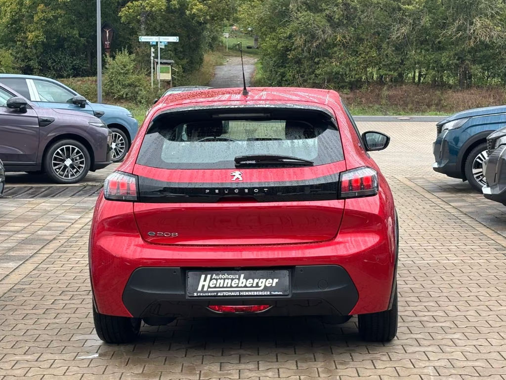 Peugeot e-208
