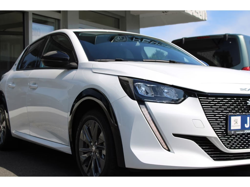 Peugeot e-208