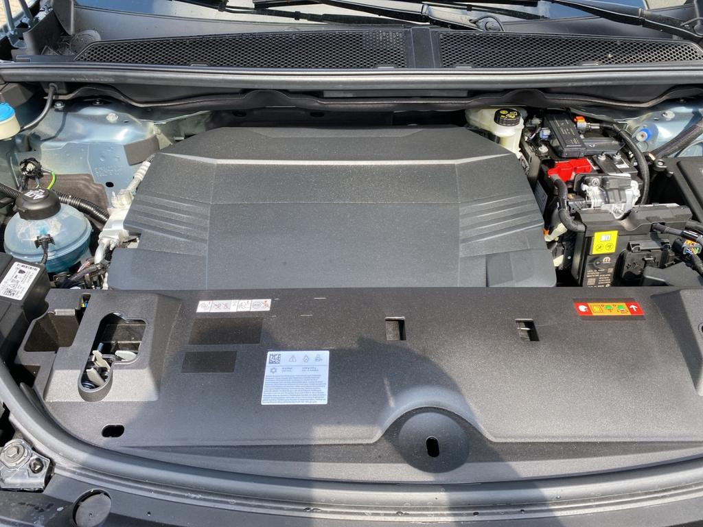 Peugeot E-3008