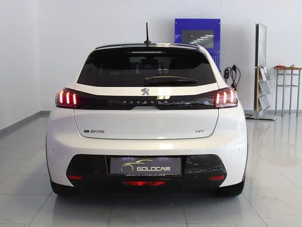 Peugeot e-208