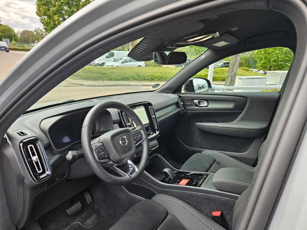 Volvo EX40