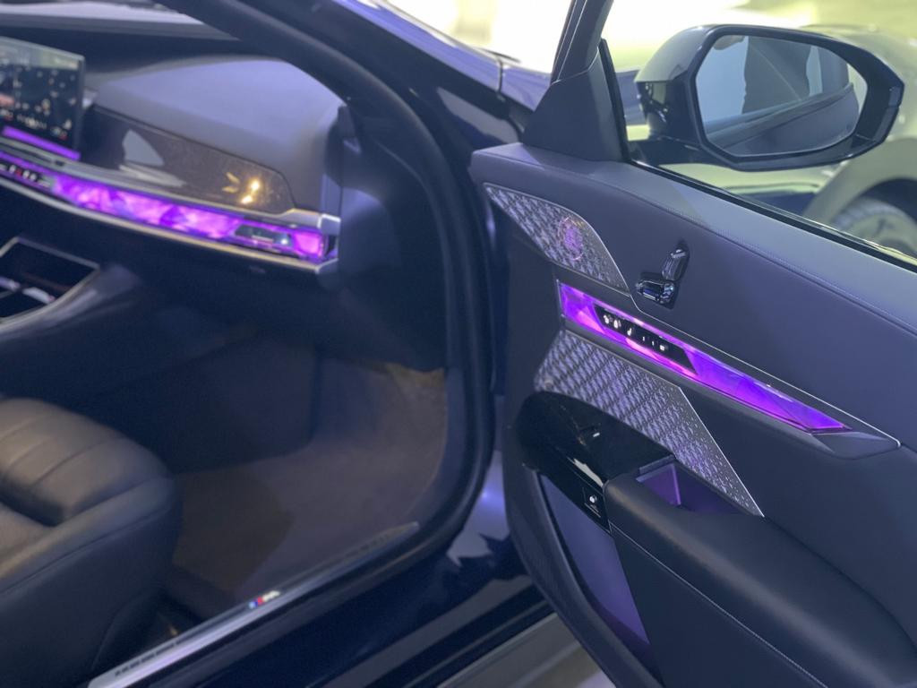 BMW i7
