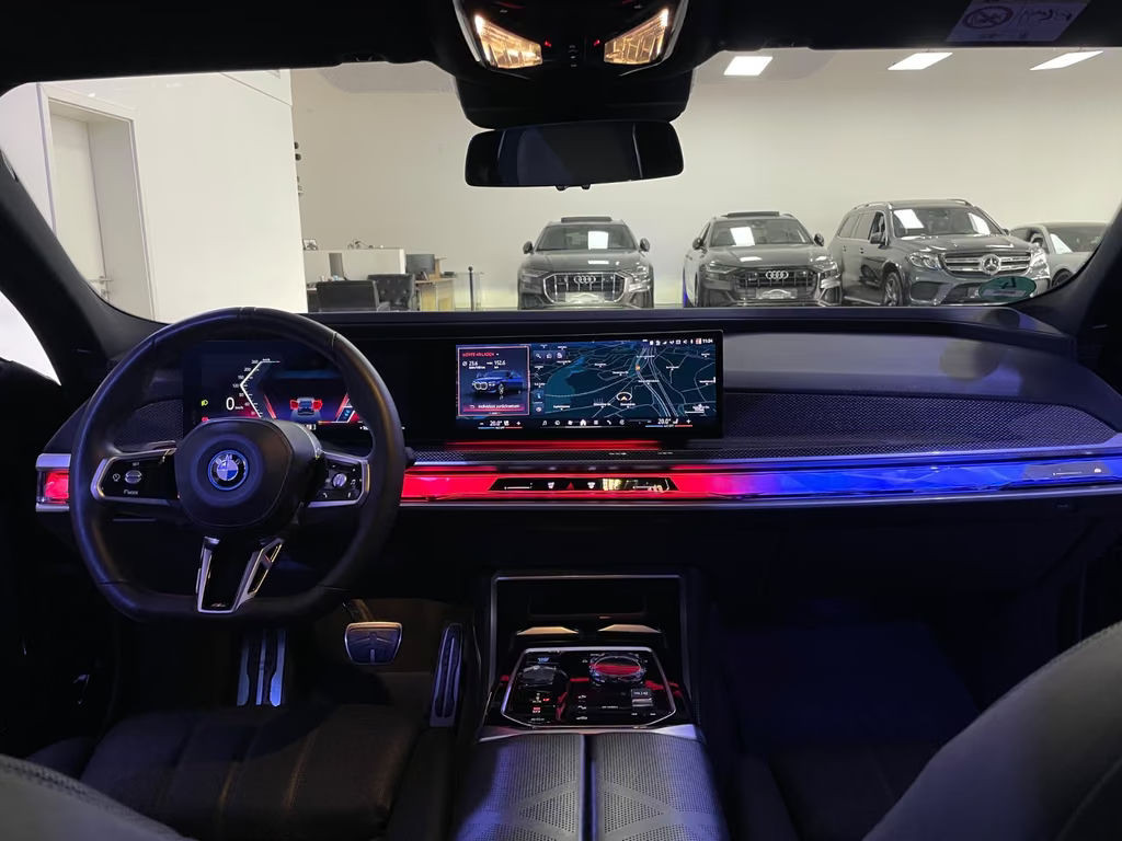BMW i7