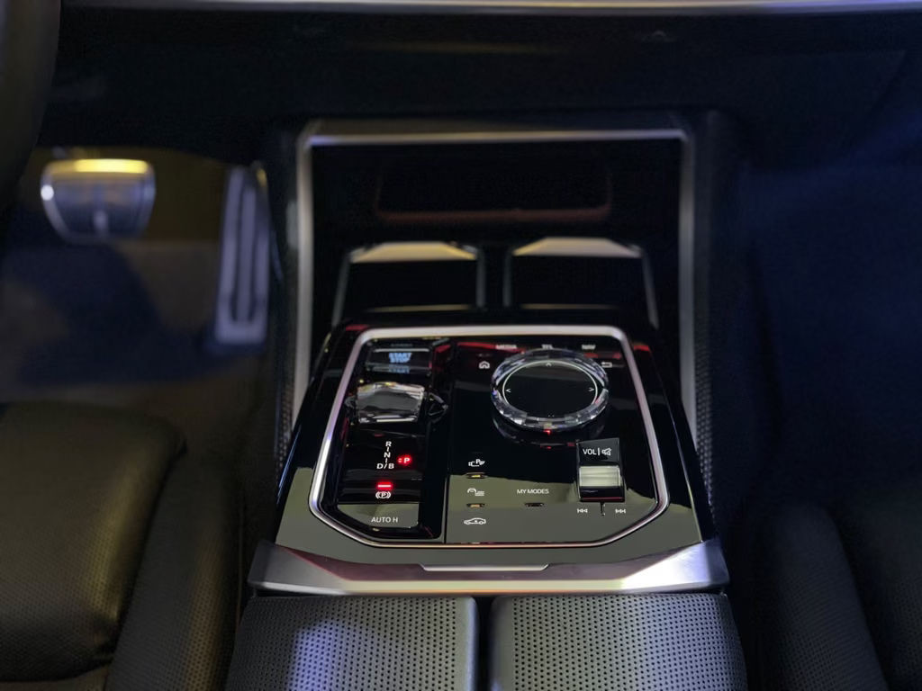BMW i7