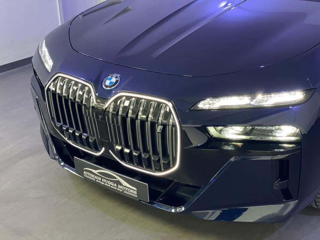 BMW i7