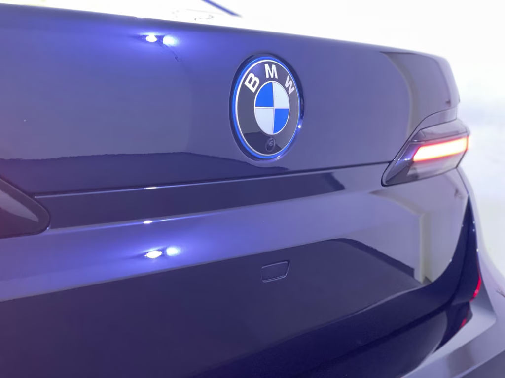 BMW i7