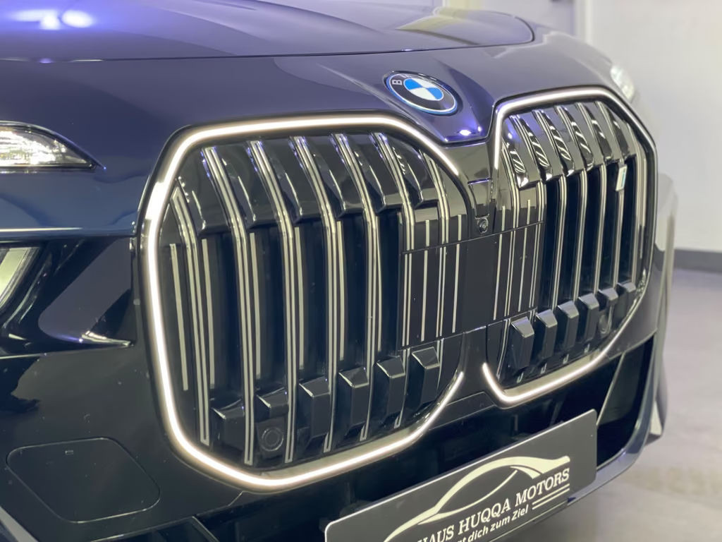 BMW i7