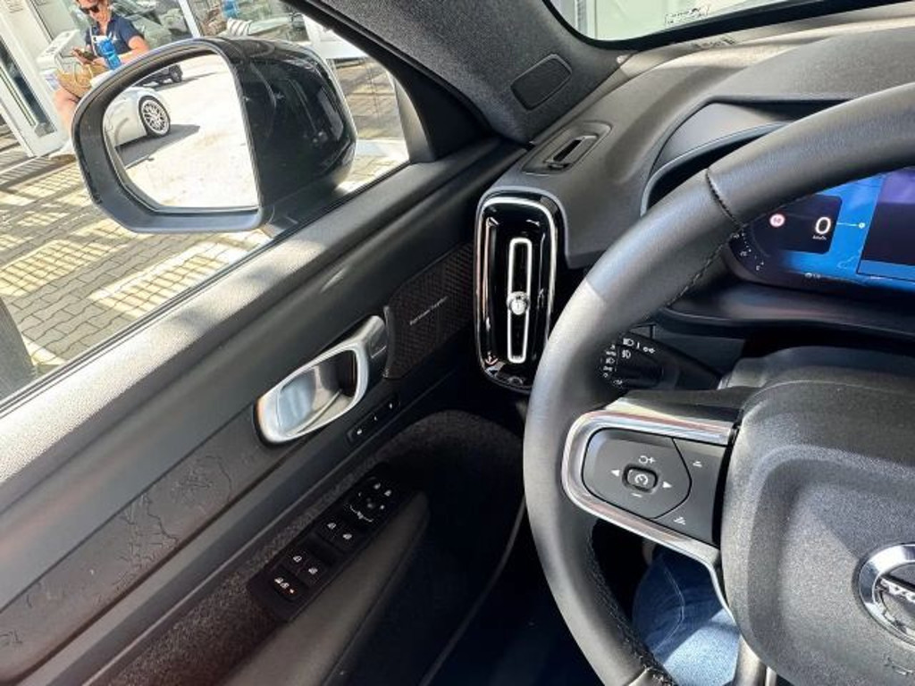 Volvo EX40