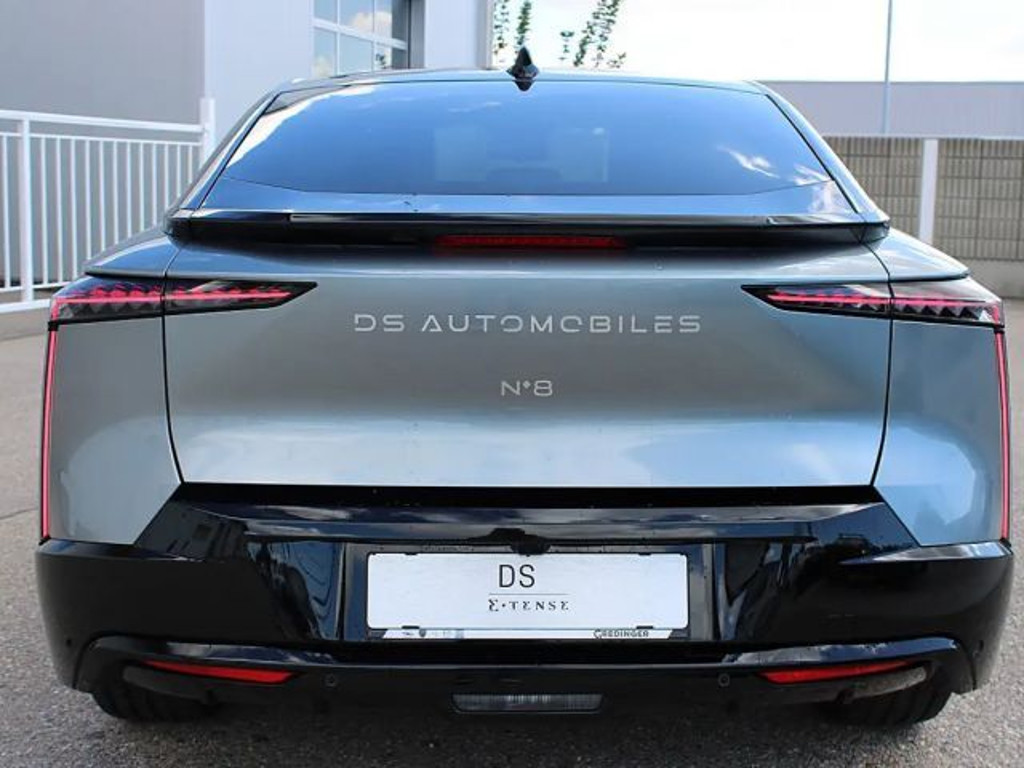 DS N°8