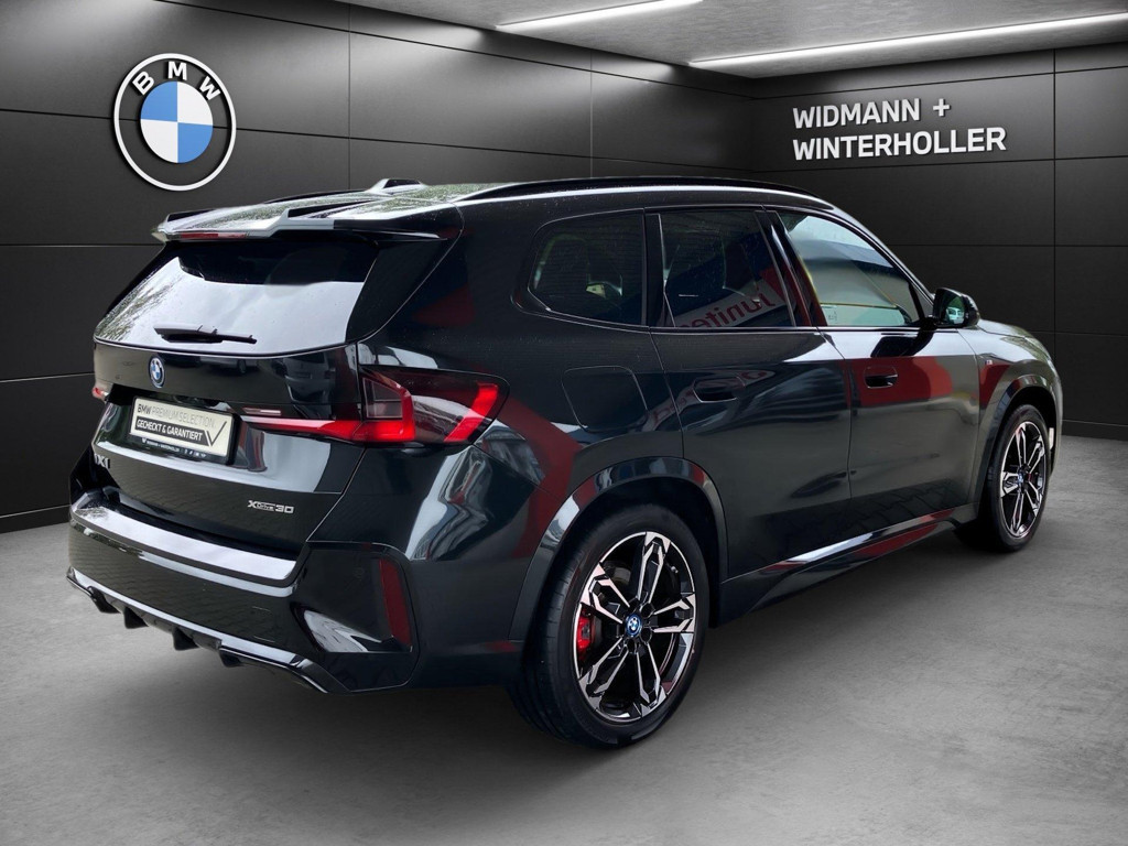 BMW iX1