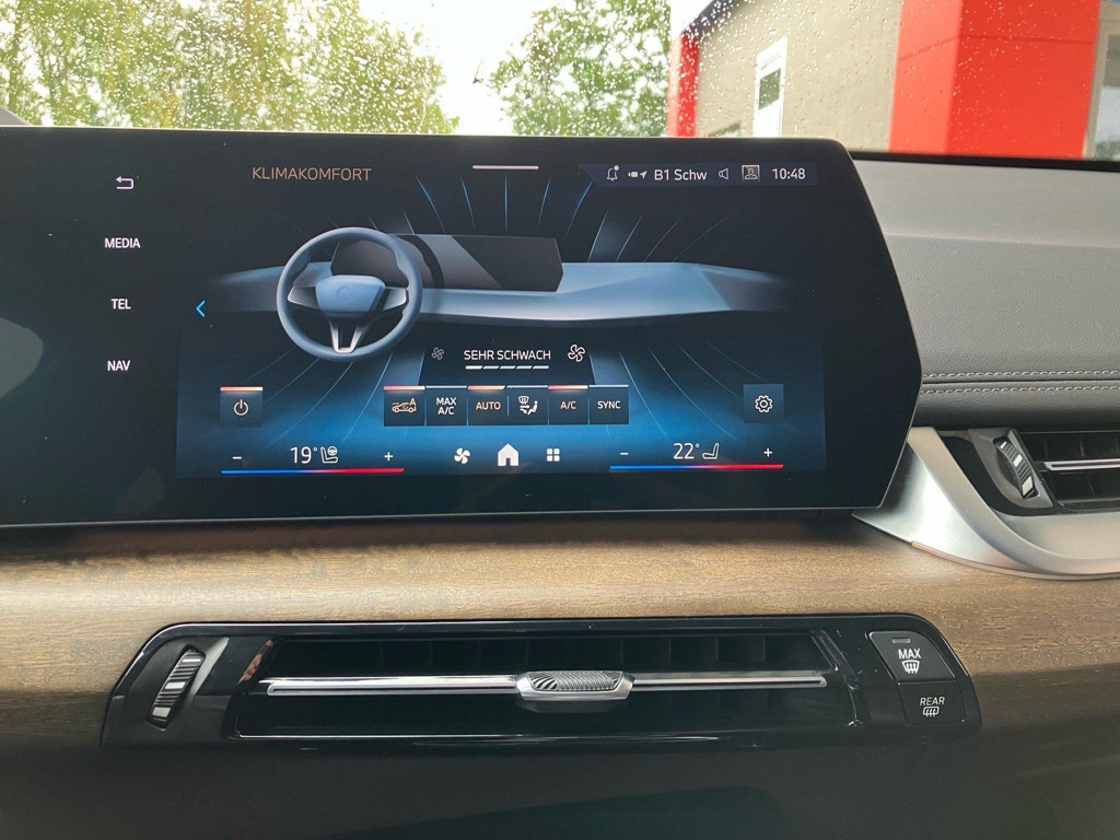BMW iX1