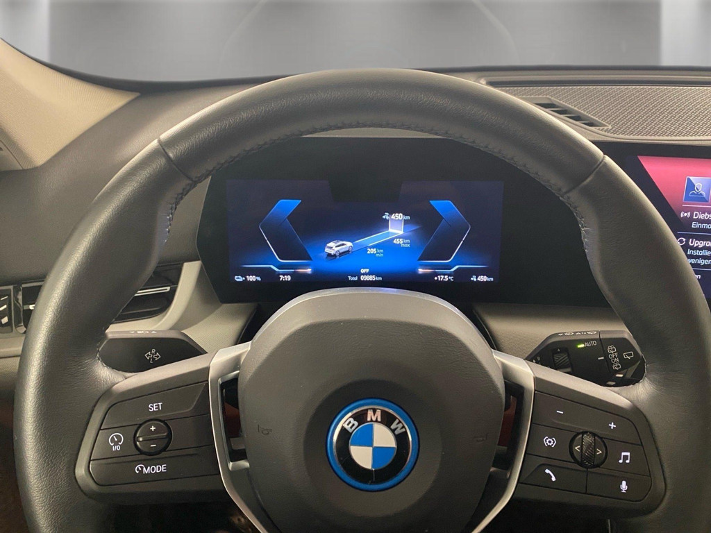 BMW iX1