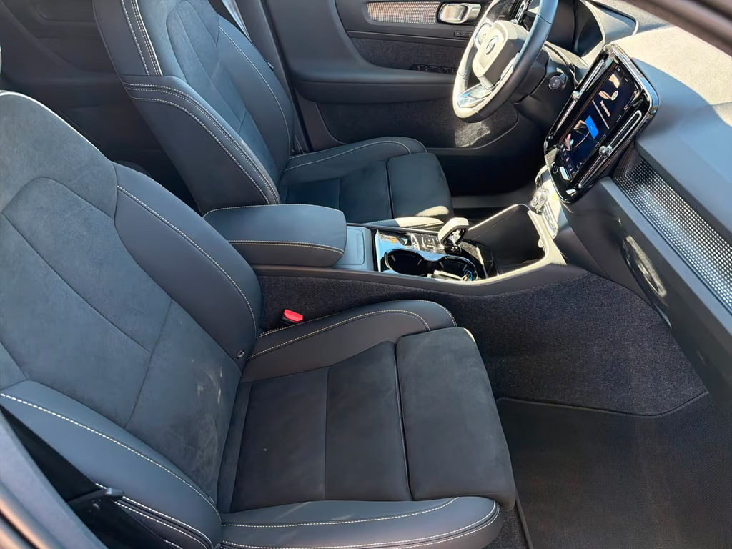 Volvo EX40