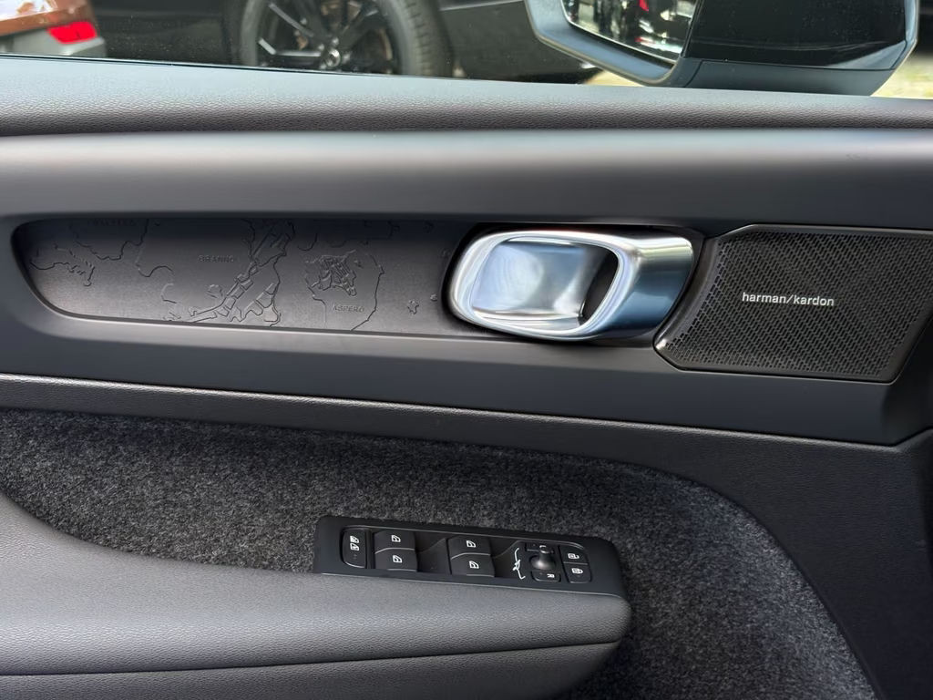 Volvo EX40