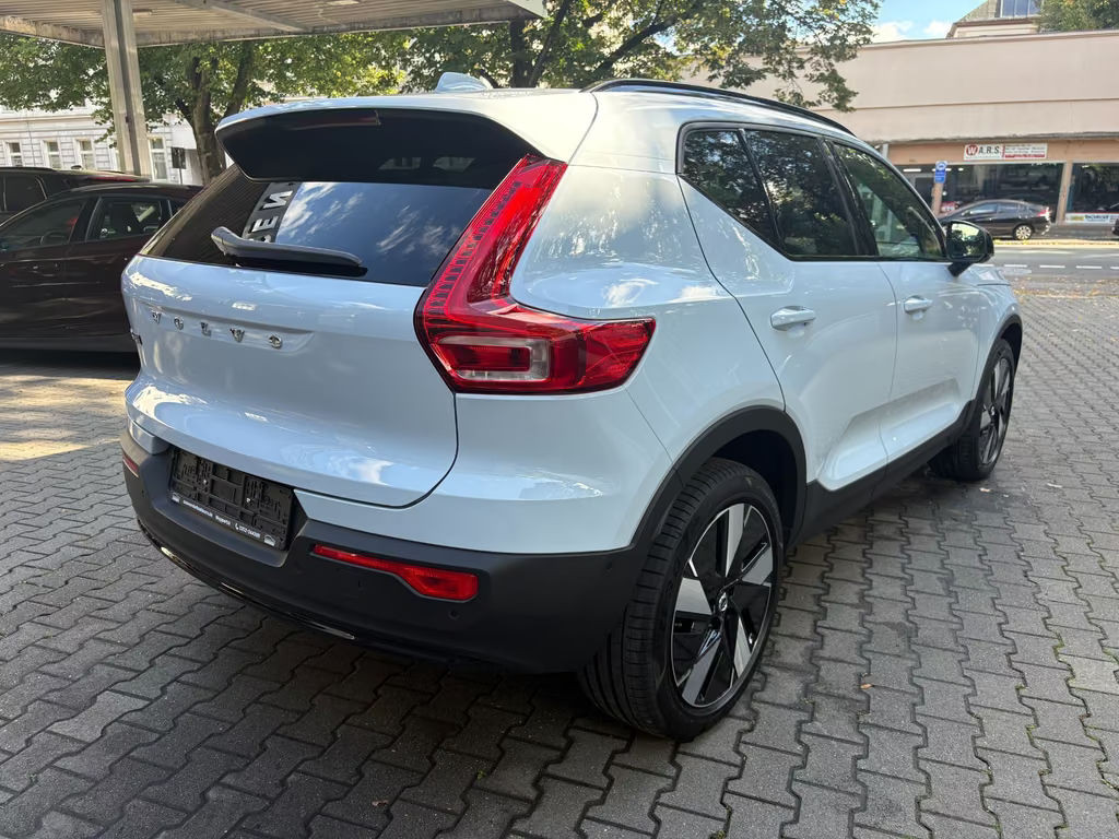 Volvo EX40