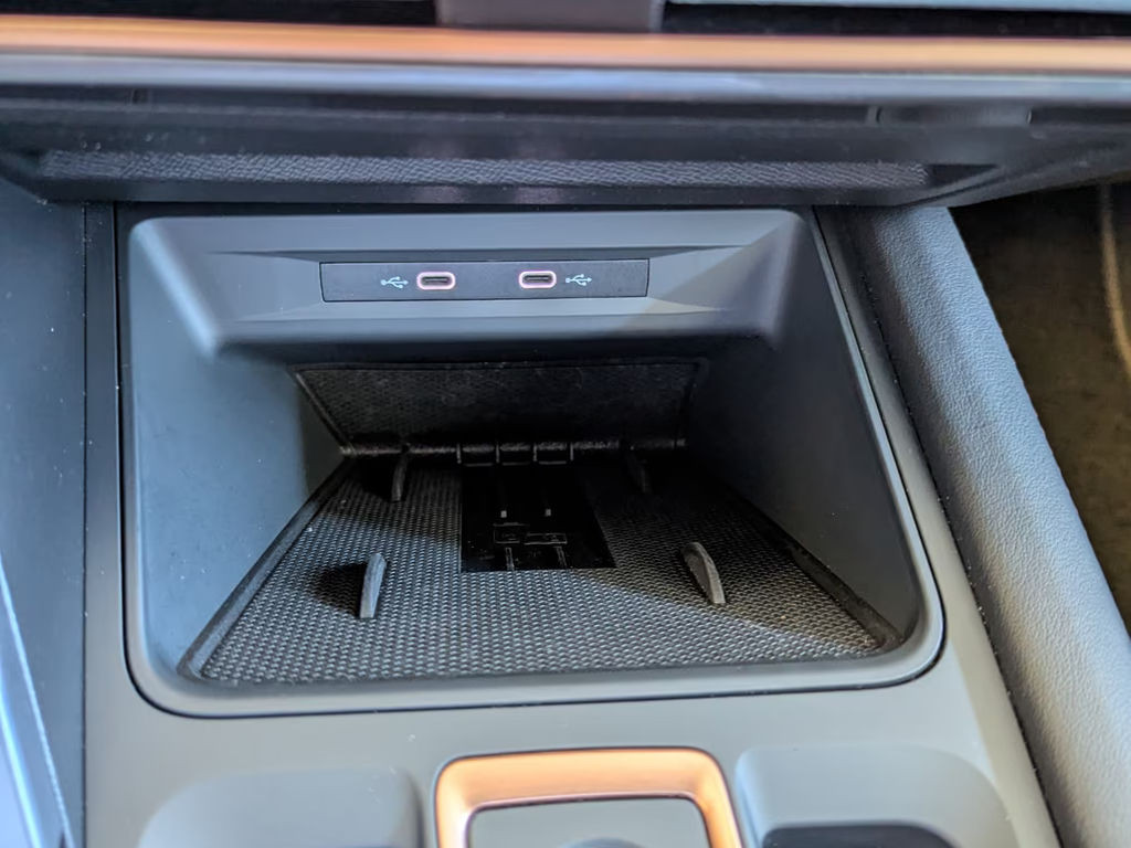 Cupra Formentor 1.5 eTSI Pano Sennh DCC Matrix AHK 19"
