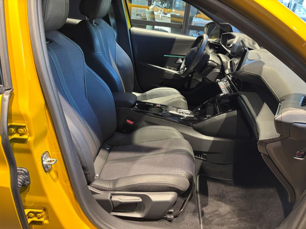 Peugeot e-208