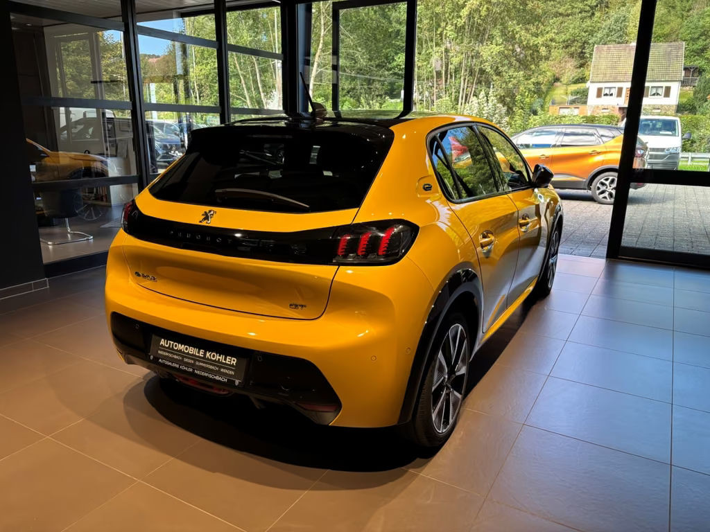 Peugeot e-208