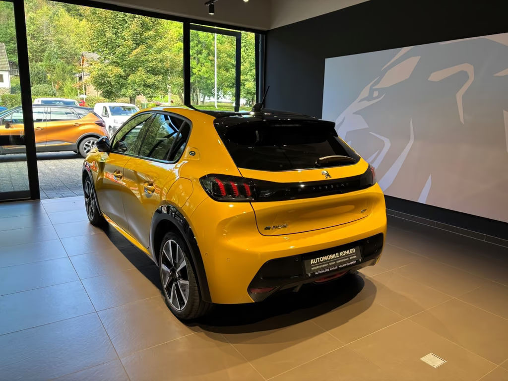 Peugeot e-208