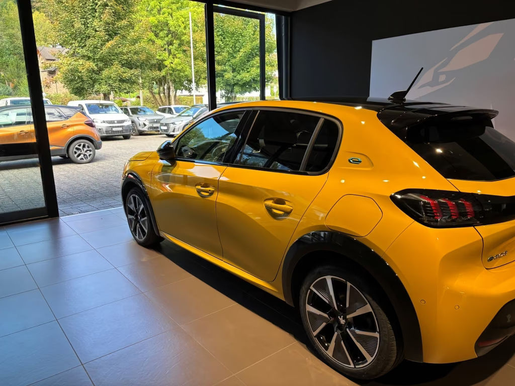 Peugeot e-208