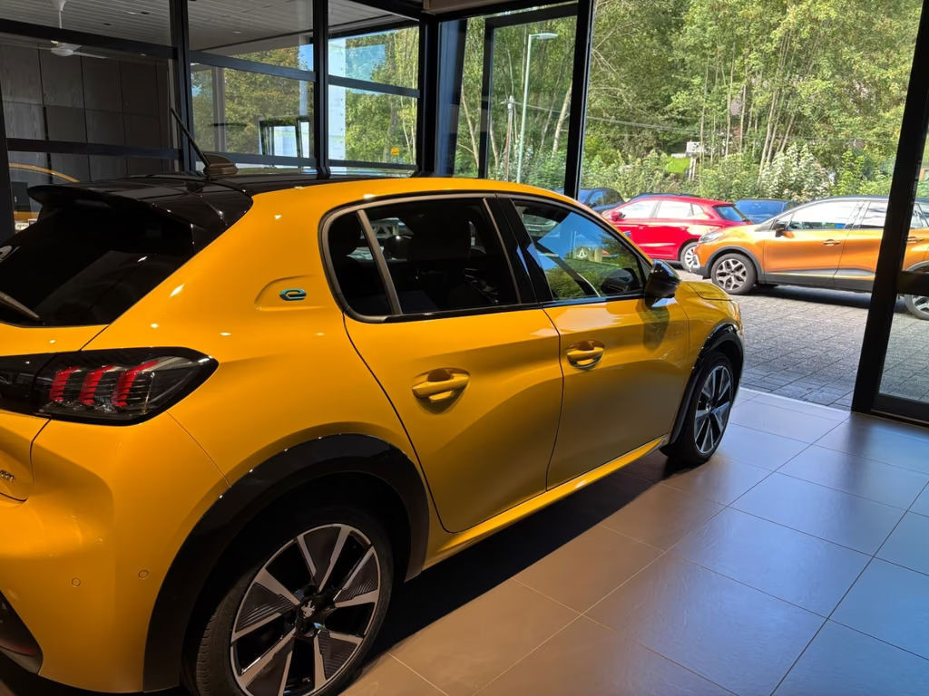 Peugeot e-208