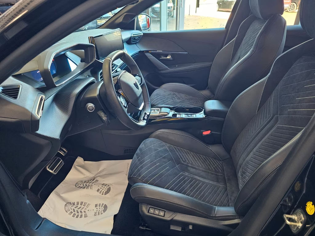 Peugeot e-208