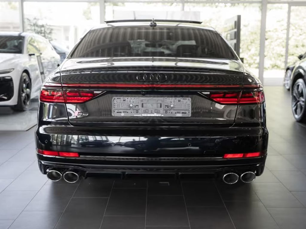 Audi S8