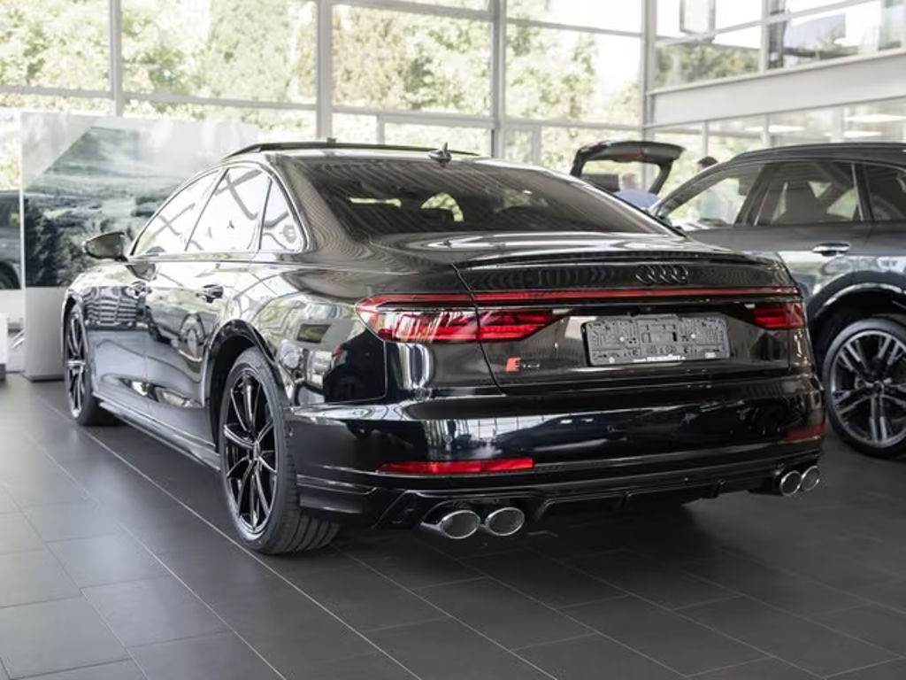 Audi S8