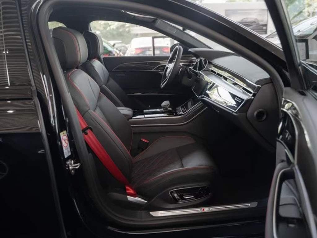 Audi S8