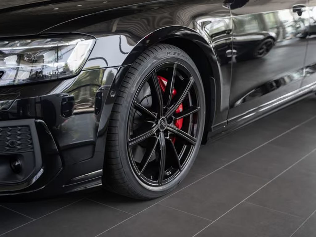 Audi S8