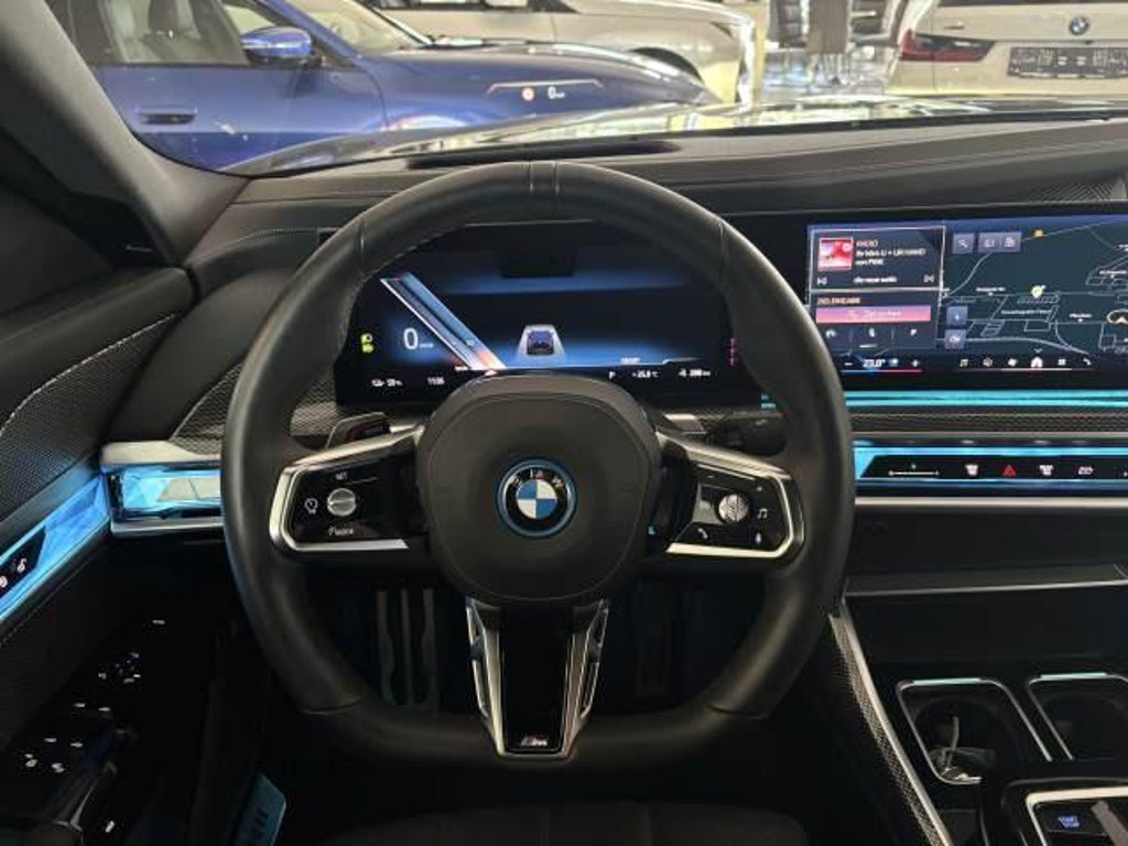 BMW i7