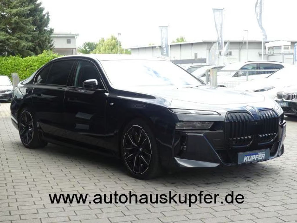 BMW i7