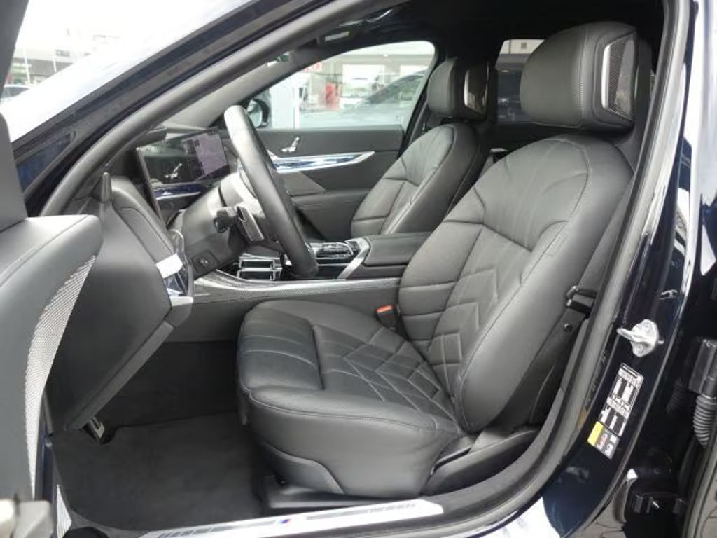 BMW i7