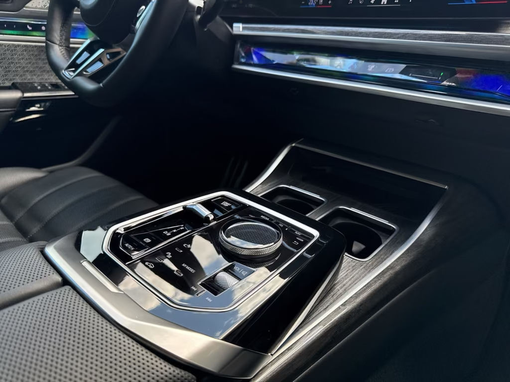 BMW i7
