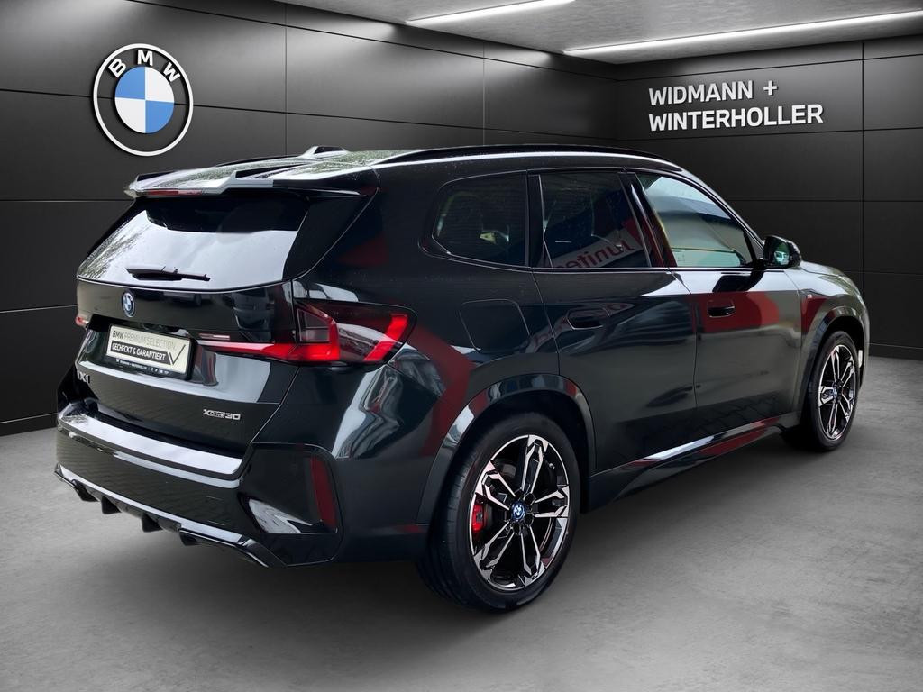 BMW iX1