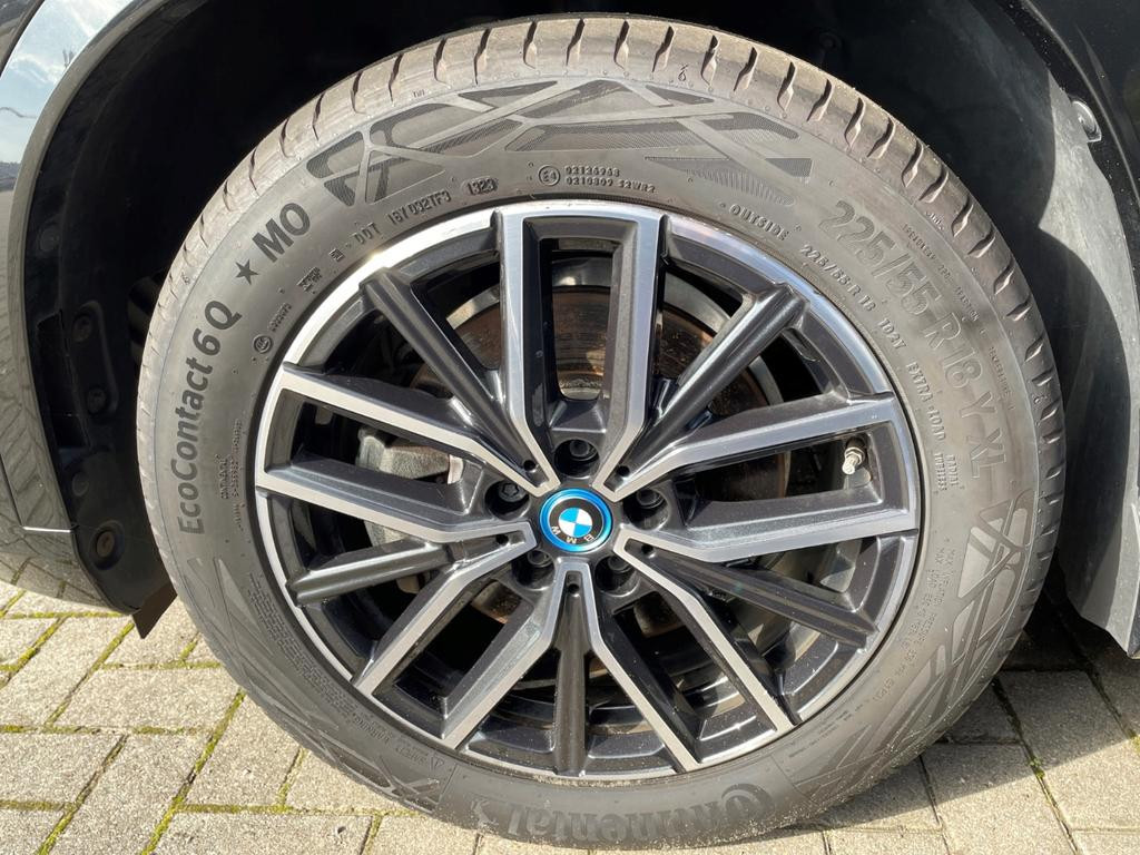 BMW iX1