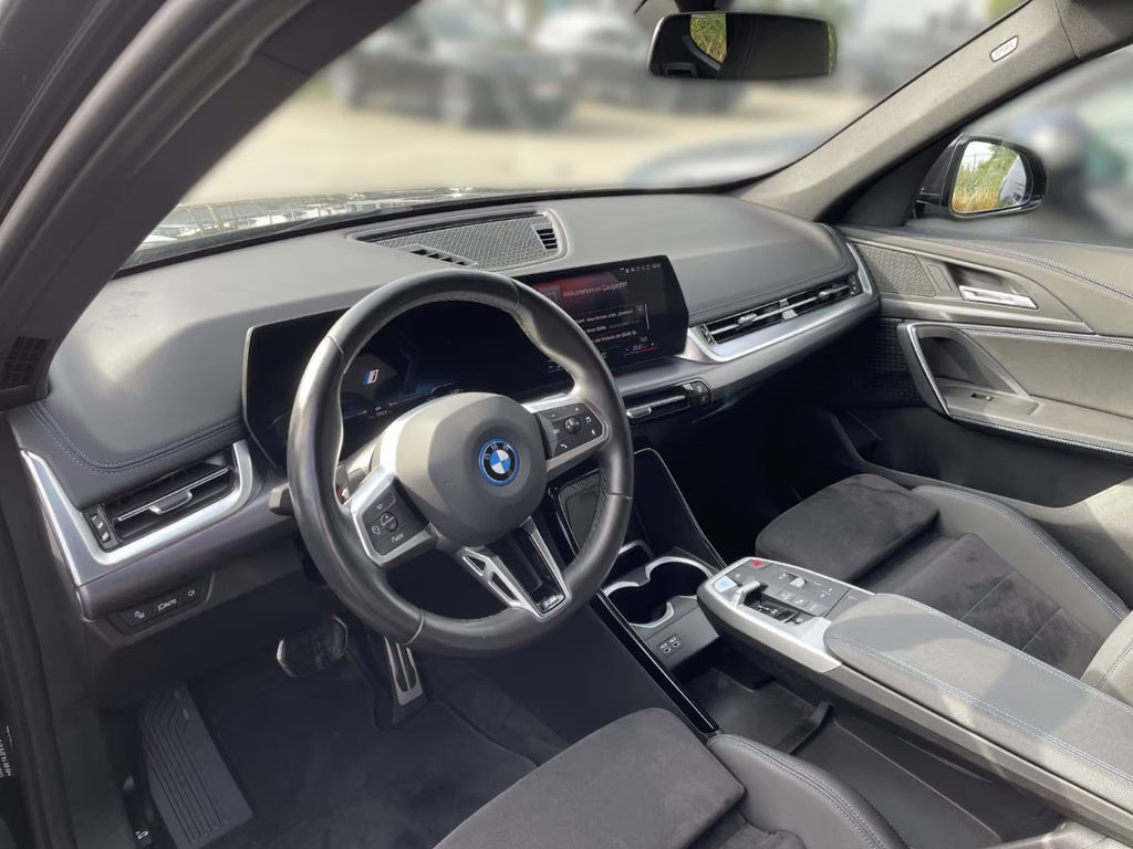 BMW iX1