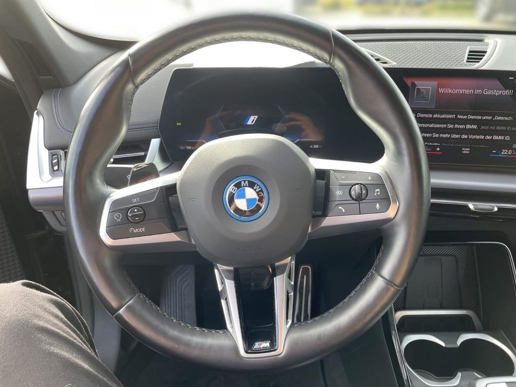 BMW iX1