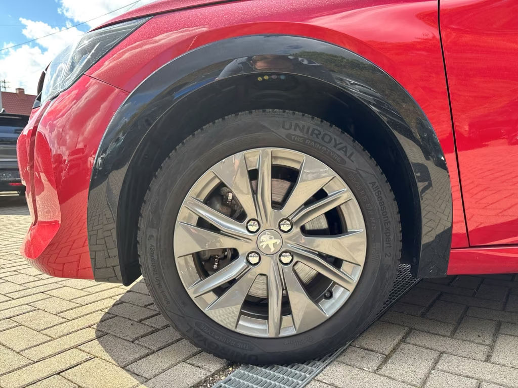 Peugeot e-208